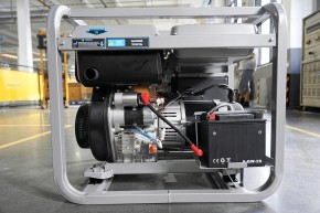 Генератор дизельный 5,0 кВт 220В с электростартером и колесами TOR KM5000D в Екатеринбурге - avtopogruzchiki.com