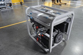 Генератор дизельный 7,0 кВт 220В с электростартером и колесами TOR KM7000D в Екатеринбурге - avtopogruzchiki.com
