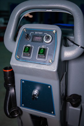 Машина поломоечная самоходная с АКБ GEL 24/100 В/Ач TOR COMPACT 60T в Екатеринбурге - avtopogruzchiki.com