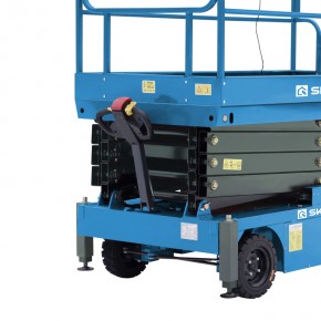 Подъемник самоходный электрический ножничный ведомый SKYER SPF0905 в Екатеринбурге - avtopogruzchiki.com