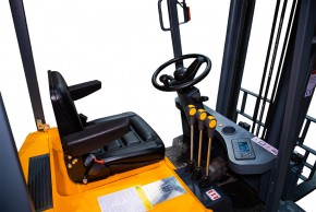 Погрузчик электрический трехопорный XILIN 1,5 т 3,5 м CPD15S-E сайдшифт в Екатеринбурге - avtopogruzchiki.com