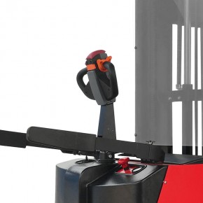 Самоходный штабелер PROLIFT SDK 1545 в Екатеринбурге - avtopogruzchiki.com