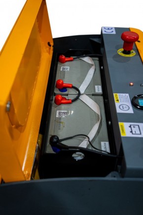 Штабелер самоходный 1,0 т 3,0 м XILIN CPD10W с наклоном мачты и противовесом 24/105 В/Ач в Екатеринбурге - avtopogruzchiki.com
