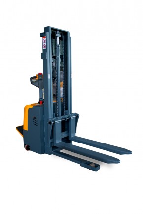 Штабелер самоходный 1,5 т 2,5 м XILIN CDD15K-EN  24/105 В/Ач с раздвижными вилами (с платформой) в Екатеринбурге - avtopogruzchiki.com