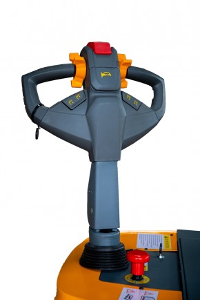 Штабелер самоходный 1,5 т 2,5 м XILIN CDD15K-EN  24/105 В/Ач с раздвижными вилами (с платформой) в Екатеринбурге - avtopogruzchiki.com