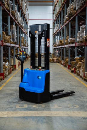 Штабелер самоходный 1,5 т 3,0 м TOR WS15H-3000SC PRO Li-ion 24/60 В/Ач контр. скорости подъема в Екатеринбурге - avtopogruzchiki.com