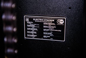 Штабелер самоходный 1,5 т 3,0 м TOR WS15H-3000SC PRO Li-ion 24/60 В/Ач контр. скорости подъема в Екатеринбурге - avtopogruzchiki.com