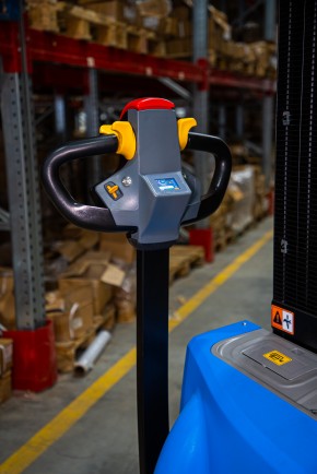 Штабелер самоходный 1,5 т 3,0 м TOR WS15H-3000SC PRO Li-ion 24/60 В/Ач контр. скорости подъема в Екатеринбурге - avtopogruzchiki.com