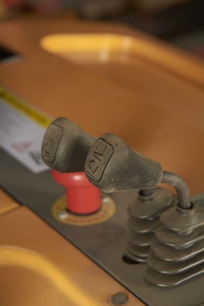 Штабелер самоходный 1,5 т 4,5 м XILIN CPD15R с наклоном мачты и противовесом 24/320 В/Ач в Екатеринбурге - avtopogruzchiki.com