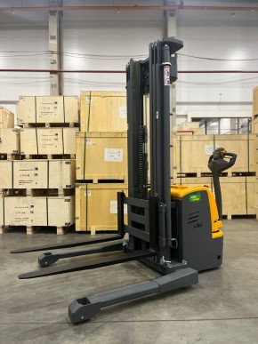 Штабелер самоходный 1,5 т 5,0 м XILIN CTDR15-III Li-ion 24/230 В/Ач раздвижные вилы и опоры в Екатеринбурге - avtopogruzchiki.com