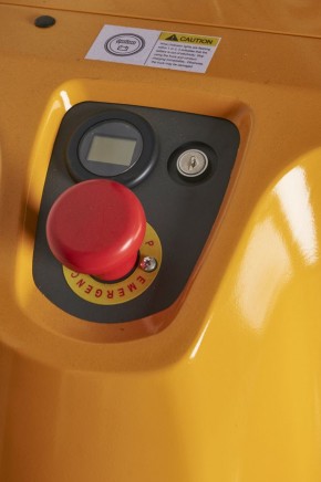 Штабелер самоходный 1,5 т 5,6 м XILIN CDDR15-III 24/200 В/Ач (сопровождаемый) в Екатеринбурге - avtopogruzchiki.com