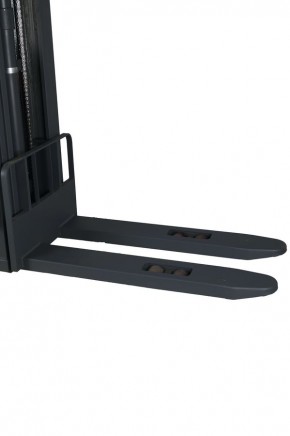 Штабелер самоходный 1,5 т 5,6 м XILIN CDDR15-III 24/200 В/Ач (сопровождаемый) в Екатеринбурге - avtopogruzchiki.com