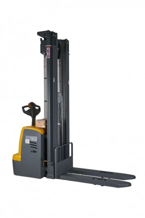 Штабелер самоходный 1,5 т 5,6 м XILIN CDDR15-III 24/200 В/Ач (сопровождаемый) в Екатеринбурге - avtopogruzchiki.com