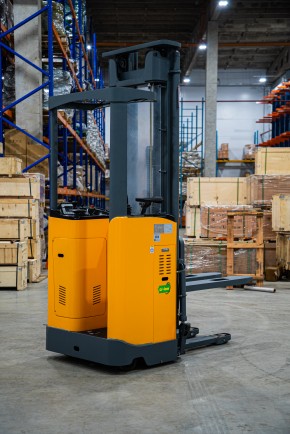 Штабелер самоходный 1,5 т 6,5 м TOR CDD15C Li-ion с кабиной 24/300 В/Ач в Екатеринбурге - avtopogruzchiki.com