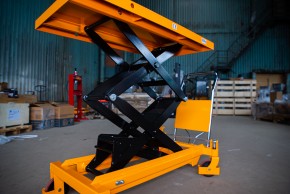 Стол подъемный передвижной 800 кг 475-1500 мм (1220х610 мм) XILIN SPS800 в Екатеринбурге - avtopogruzchiki.com