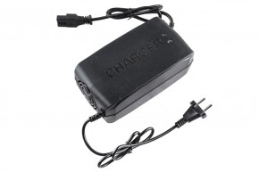 Зарядное устройство для аккумуляторов 60V32Ah 3,8A - фотография Зарядное устройство для аккумуляторов 60V32Ah 3,8A в Екатеринбурге - avtopogruzchiki.com