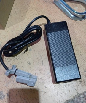 Зарядное устройство для тележек PPT15-2 24V/4А (Charger) в Екатеринбурге - avtopogruzchiki.com