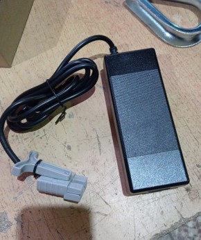 Зарядное устройство для тележек PPT15-2 24V/4А РОССИЯ (Charger) в Екатеринбурге - avtopogruzchiki.com